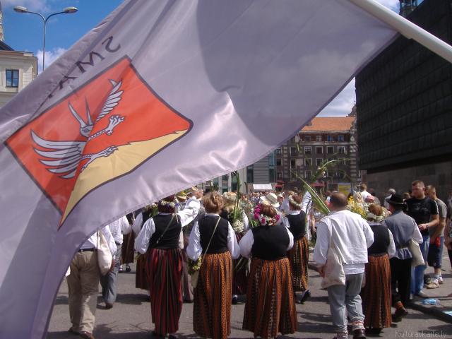 Smārdes karogs plīv 2008.gada lielo svētku gājienā